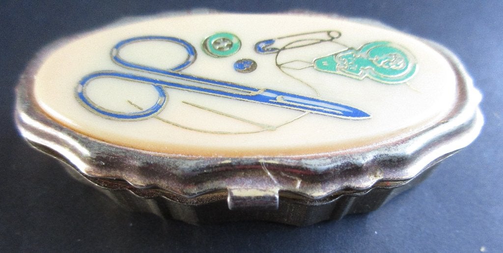 curiosa: schattig klein miniatuur naaidoosje 6 x 3 cm, Ophalen of Verzenden