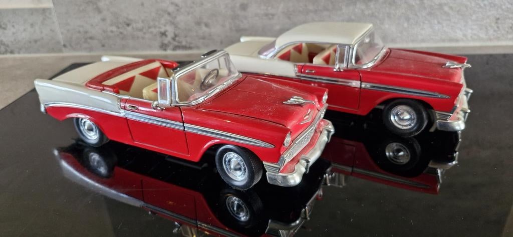 Chevrolet miniatuur 1956, cabrio en dak, 1:18, Hobby en Vrije tijd, Modelauto's | 1:18, Ophalen of Verzenden, Zo goed als nieuw