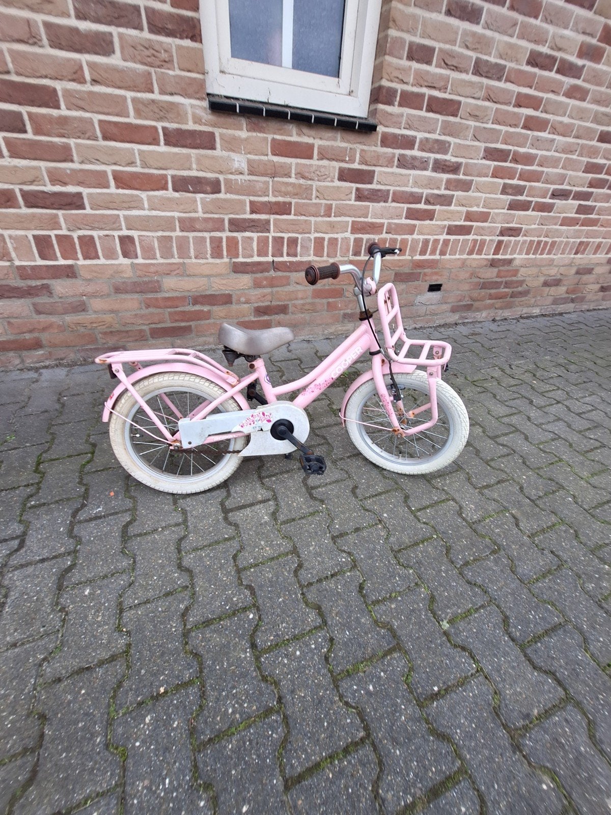 Roze kinderfiets 16 inch met bagagedrager en voordrager, Fietsen en Brommers, Ophalen, Terugtraprem, Gebruikt, Cooper