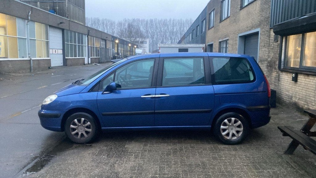 Peugeot 807 2.0 16V SR 2005 Blauw, Auto's, Voorwielaandrijving, Schuifdeur, 8 stoelen, 4 cilinders