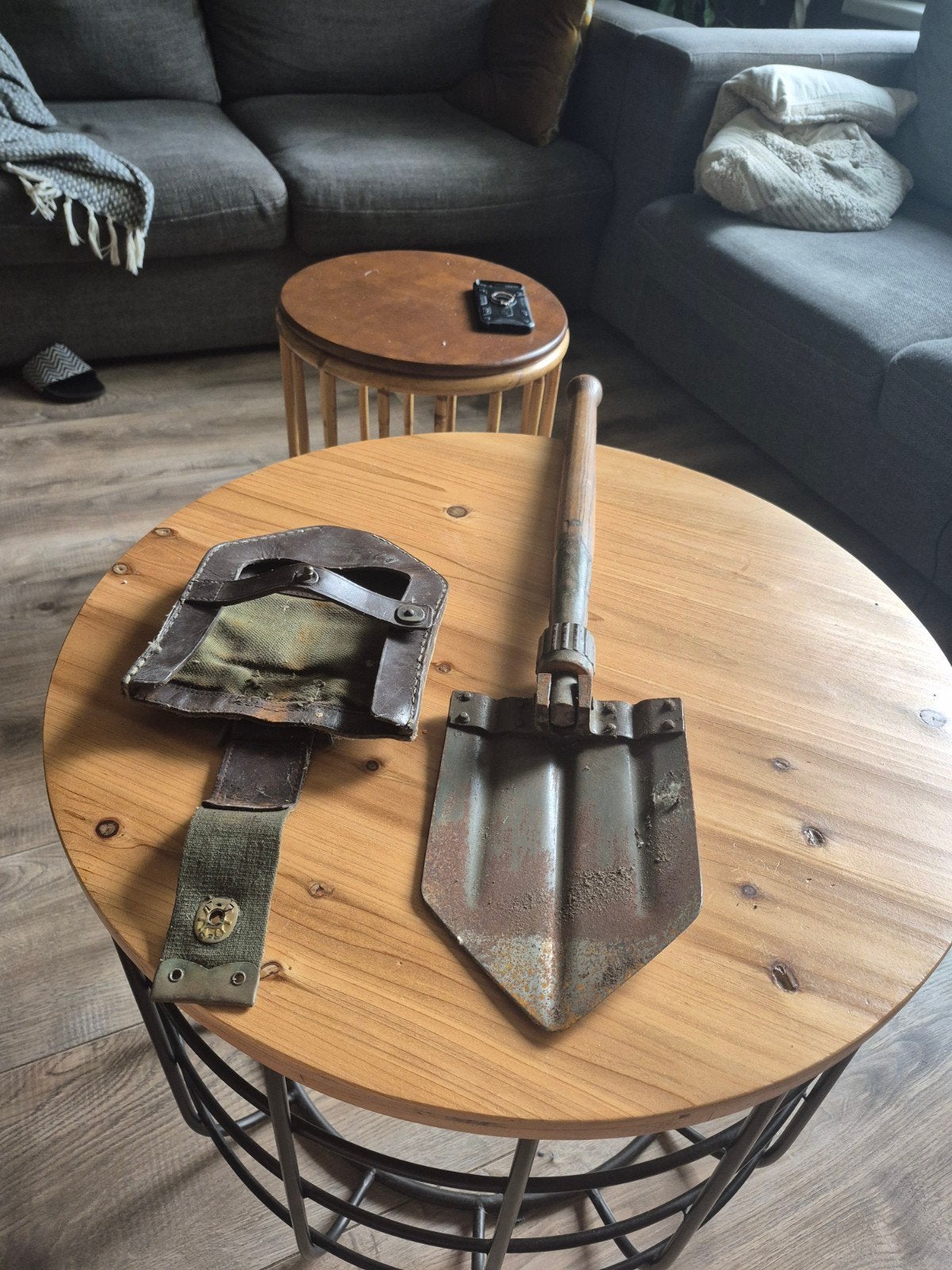 Originele WO2 Schop met Hoes - Militaria Collectie, Verzamelen, Ophalen of Verzenden, Landmacht, Overige gebieden, Overige typen