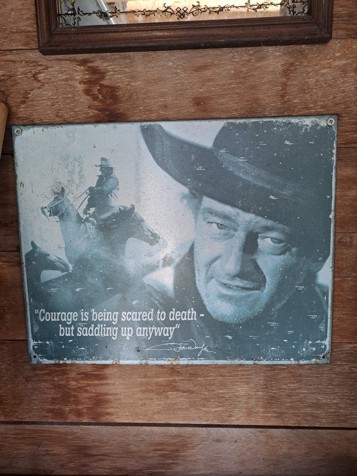 Blikken reclamebord John Wayne - Courage is being scared, Metaal, Gebruikt, Ophalen of Verzenden, Reclamebord