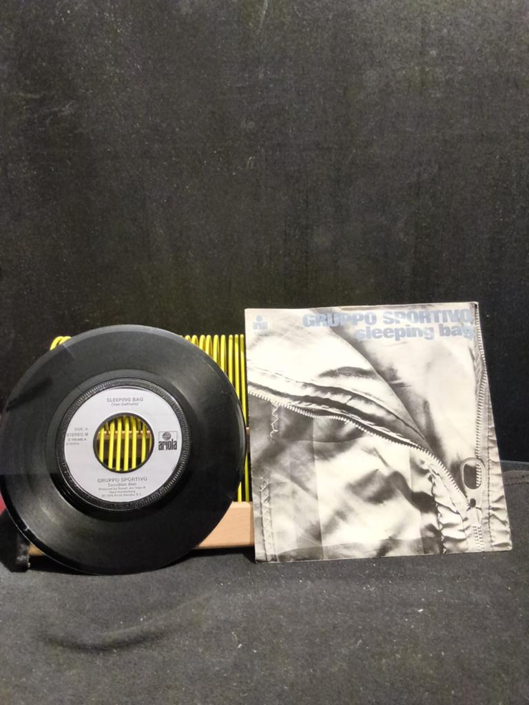 Gruppo Sportivo. Sleeping bag. Vaste prijs €1., Cd's en Dvd's, Vinyl | Rock, 7 inch, 1980 - 1989, Ophalen of Verzenden, Zo goed als nieuw