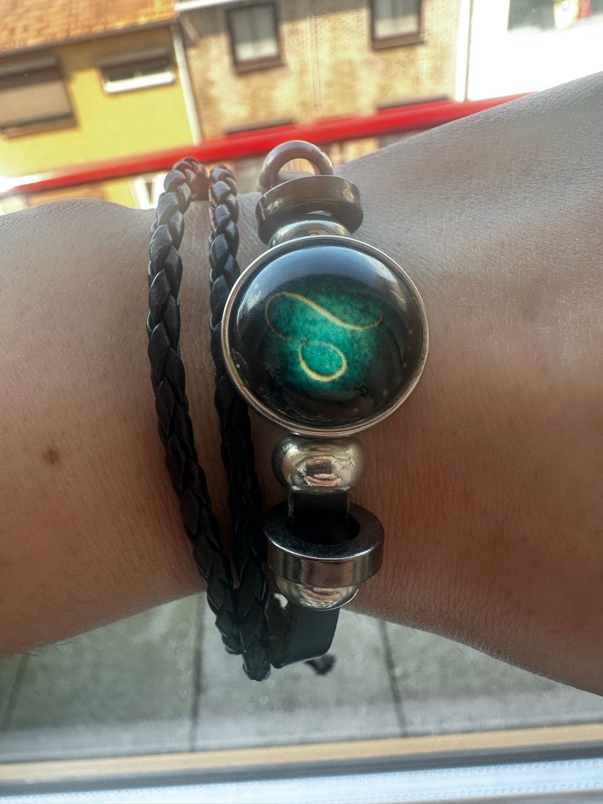 Leren armband met sterrenbeeld Leeuw, Ophalen of Verzenden, Zo goed als nieuw, Zwart, Leer