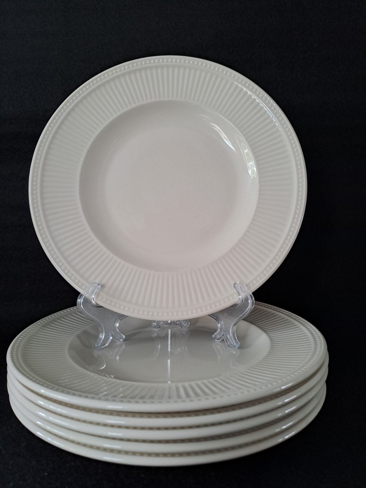 6 Crèmekleurige aardewerk ontbijtborden, Wedgwood Windsor, Ophalen of Verzenden, Aardewerk, Bord(en)