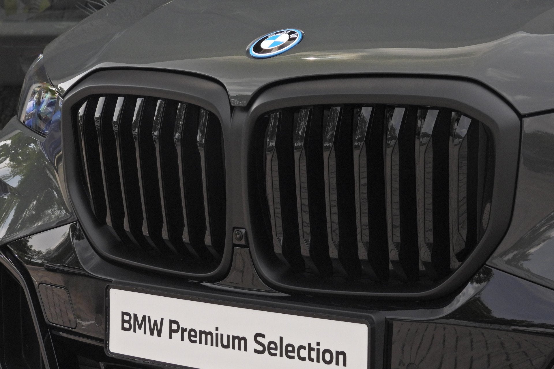 BMW X5 xDrive50e M Sport Automaat / Trekhaak / Panoramadak /, Auto's, Automatische klimaatregeling, 2395 kg, Met garantie (alle)