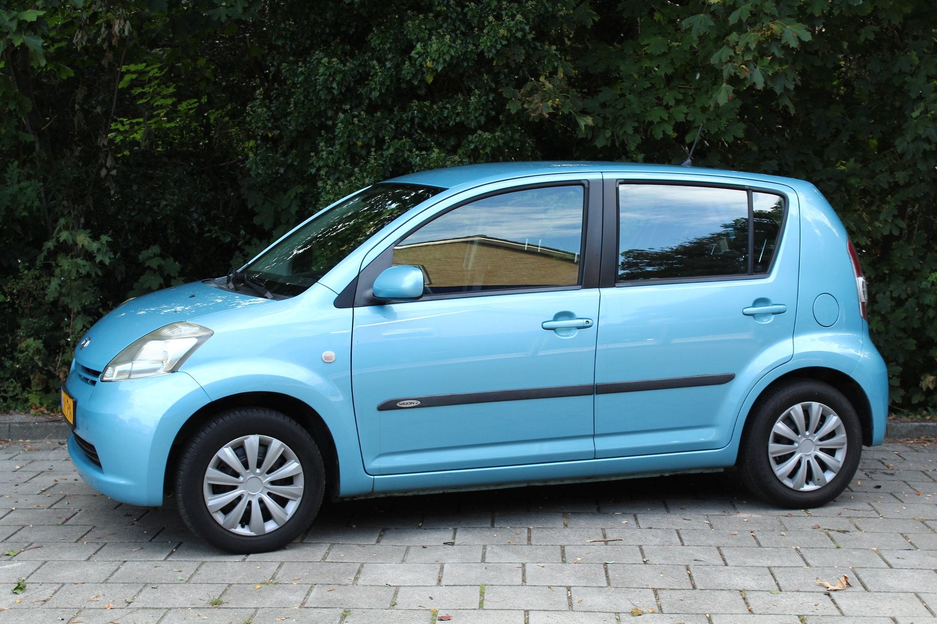 Daihatsu Sirion 2 1.0-12V Trend APK nieuw! Super leuk autoot, Auto's, Voorwielaandrijving, Gebruikt, Blauw, Bedrijf