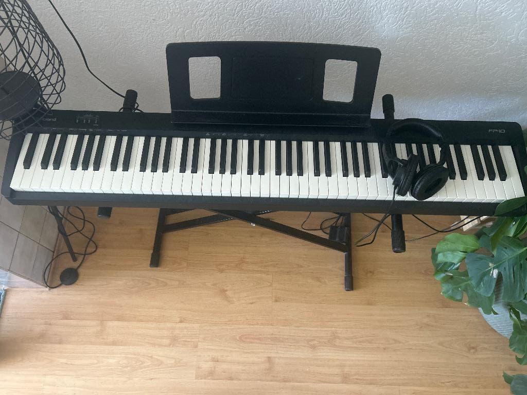 Roland fp10 - inclusief officieel pedaal + koptelefoon, Muziek en Instrumenten, Ophalen, Zwart, Digitaal, Zo goed als nieuw