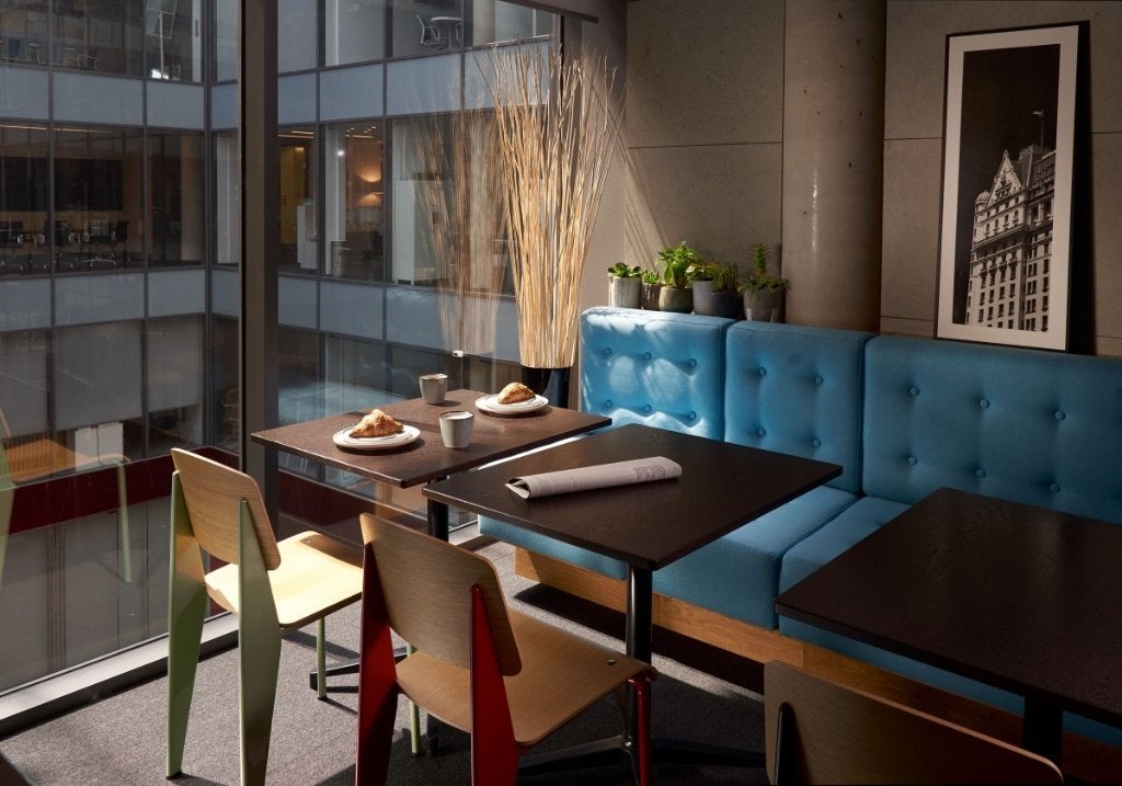 Vitra Bistro Tafel, Huis en Inrichting, 50 – 75, 50 tot 100 cm, 50 tot 100 cm, Zo goed als nieuw