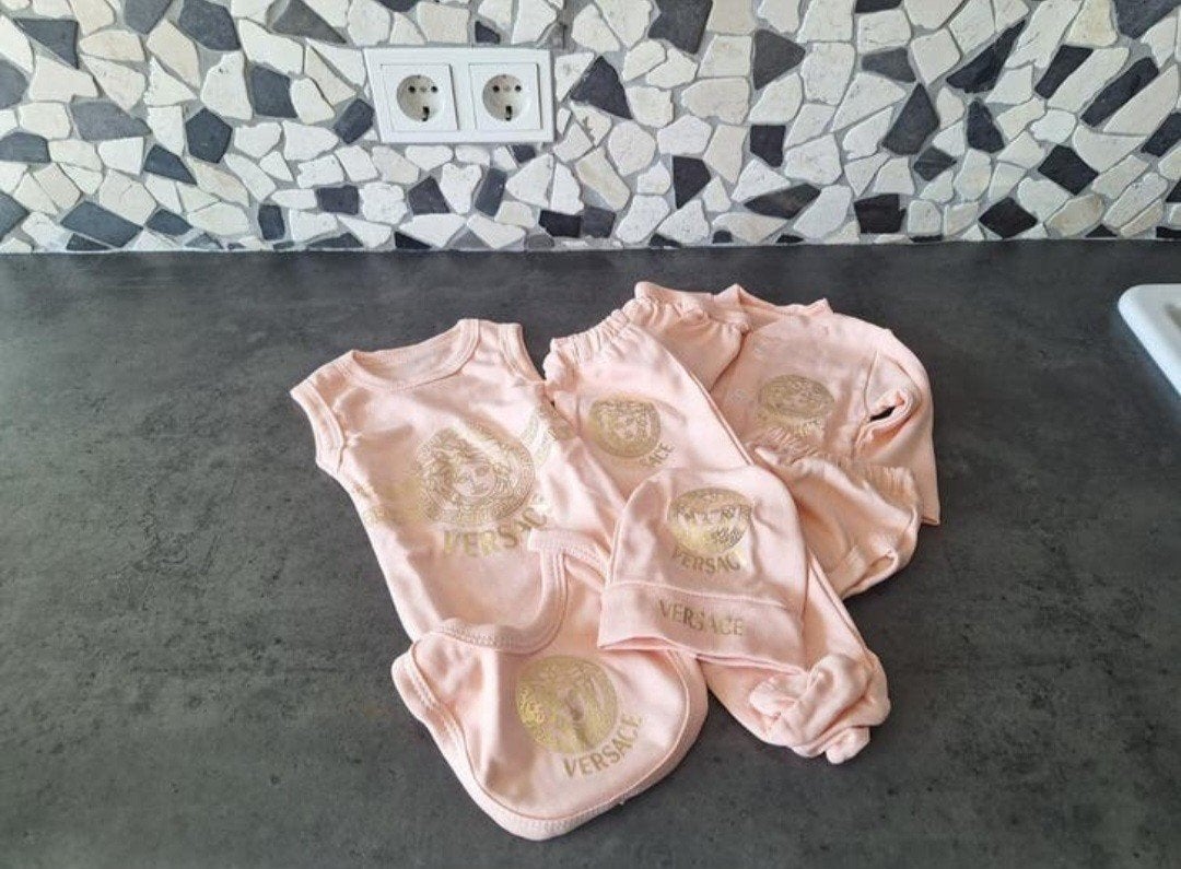 Baby kinder kleding New born versace setje OPRUIMING, Ophalen of Verzenden, Nieuw