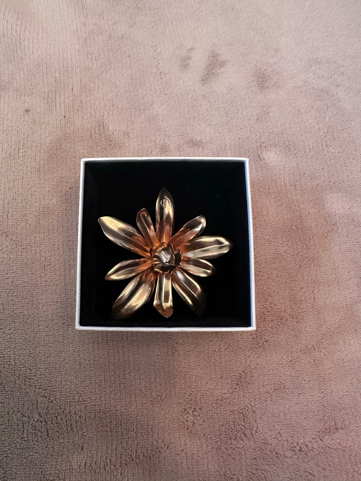 Originele Chanel Sublimage VIP Broche (goudkleurig), Overige materialen, Ophalen of Verzenden, Zo goed als nieuw, Goud