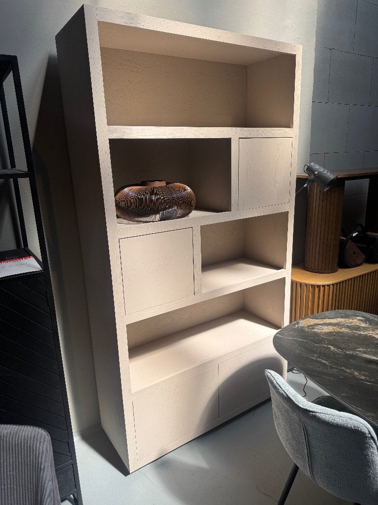 Kast Eleonora Helsinki taupe 120 cm Showmodel Slechts € 999, Ophalen, Eikenhout, Nieuw, Minder dan 150 cm