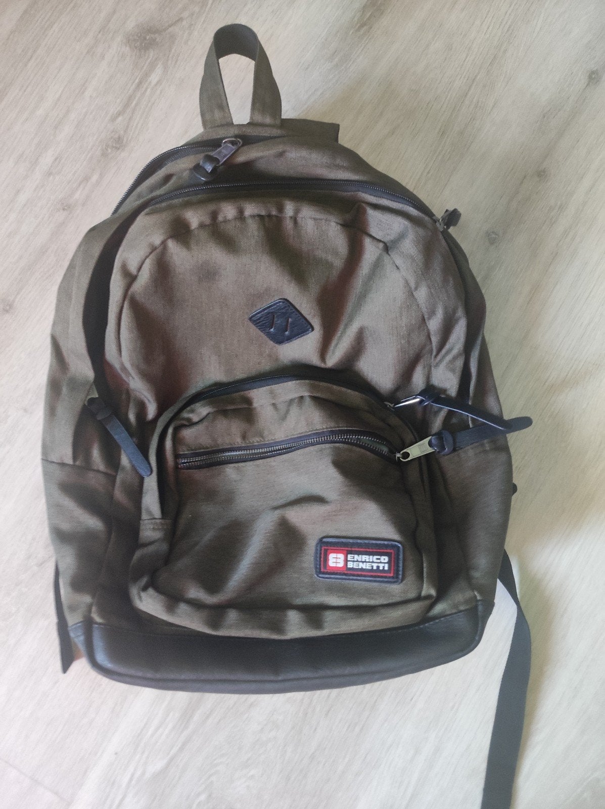 Eneico Benetti khaki rugtas -, Sieraden, Tassen en Uiterlijk, Tassen | Rugtassen, 25 tot 40 cm, Ophalen of Verzenden, Zo goed als nieuw