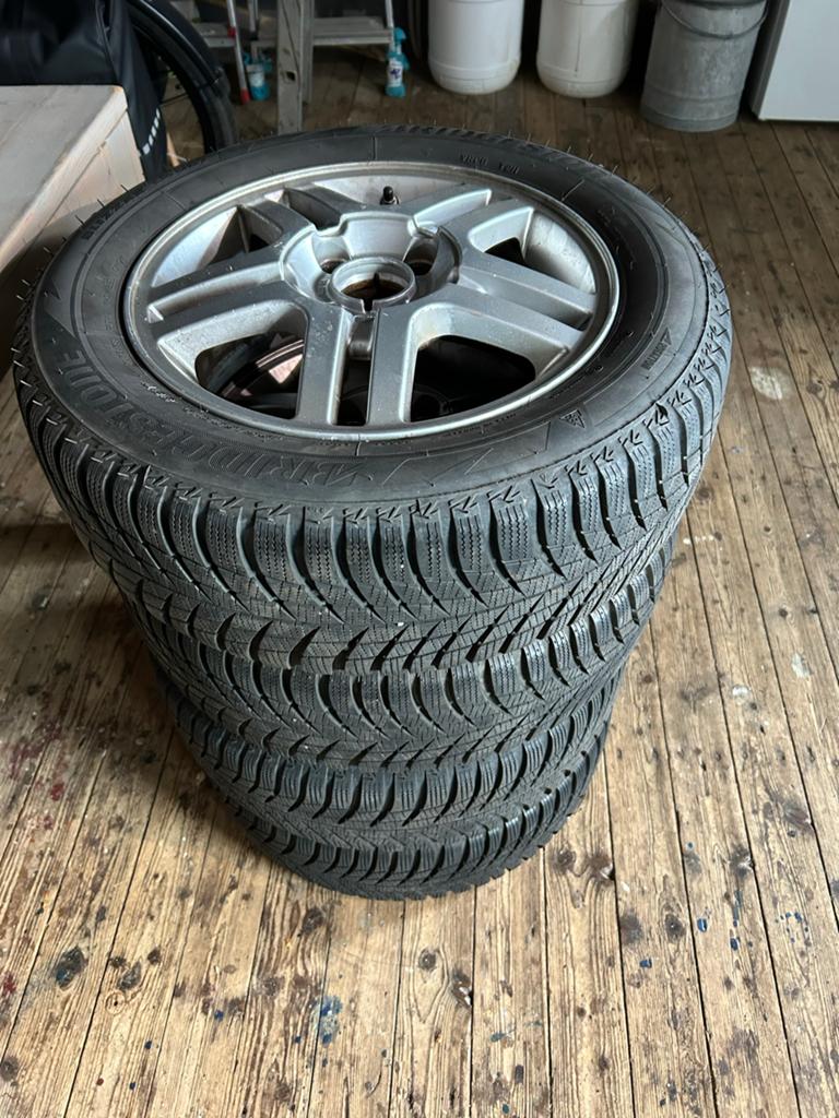 Bridgestone Blizzak LM-001 Winterbanden met Velgen 195/60R15, Auto-onderdelen, Banden en Velgen, Ophalen, Gebruikt, 15 inch, Banden en Velgen
