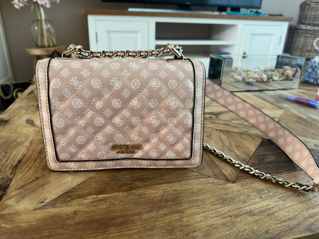 Guess tas poeder roze, Sieraden, Tassen en Uiterlijk, Tassen | Damestassen, Ophalen of Verzenden, Zo goed als nieuw, Roze, Handtas