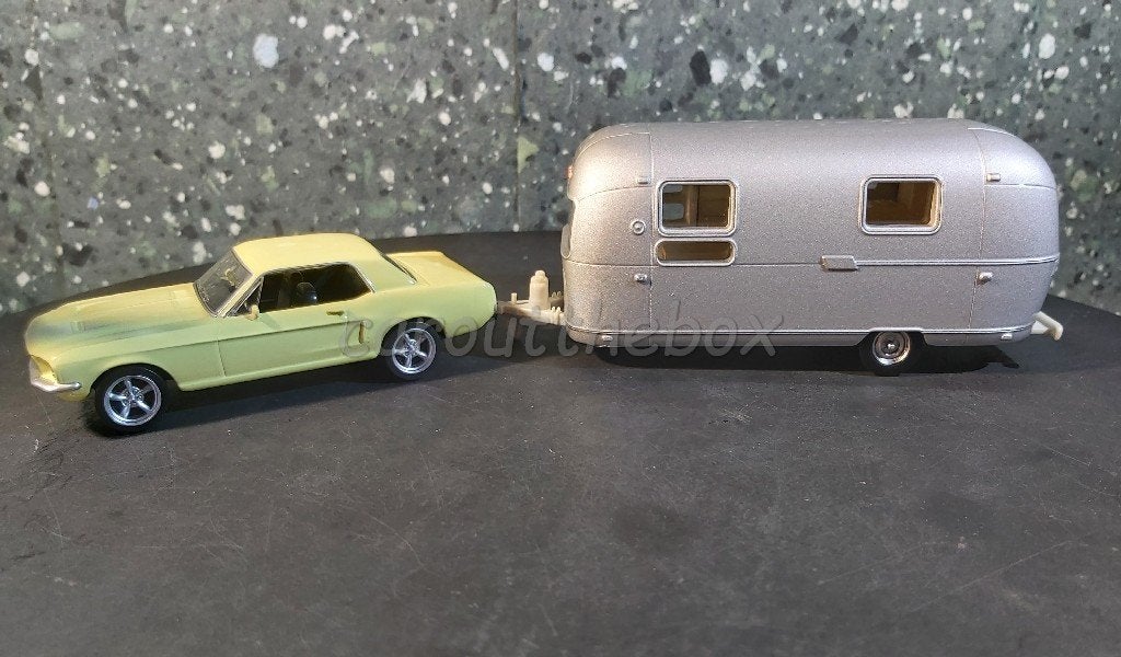 Ford Mustang 1968 geel + Airstream caravan 1/43 Norev, Verzenden, Nieuw, Auto, Norev