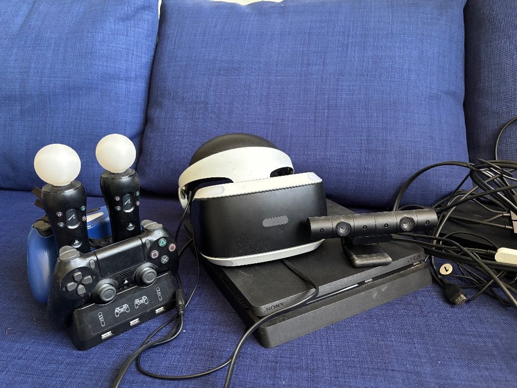 Complete PS4 Slim + PSVR Bundle 1TB, Spelcomputers en Games, Ophalen of Verzenden, Zo goed als nieuw, 1 TB, Met 3 controllers of meer