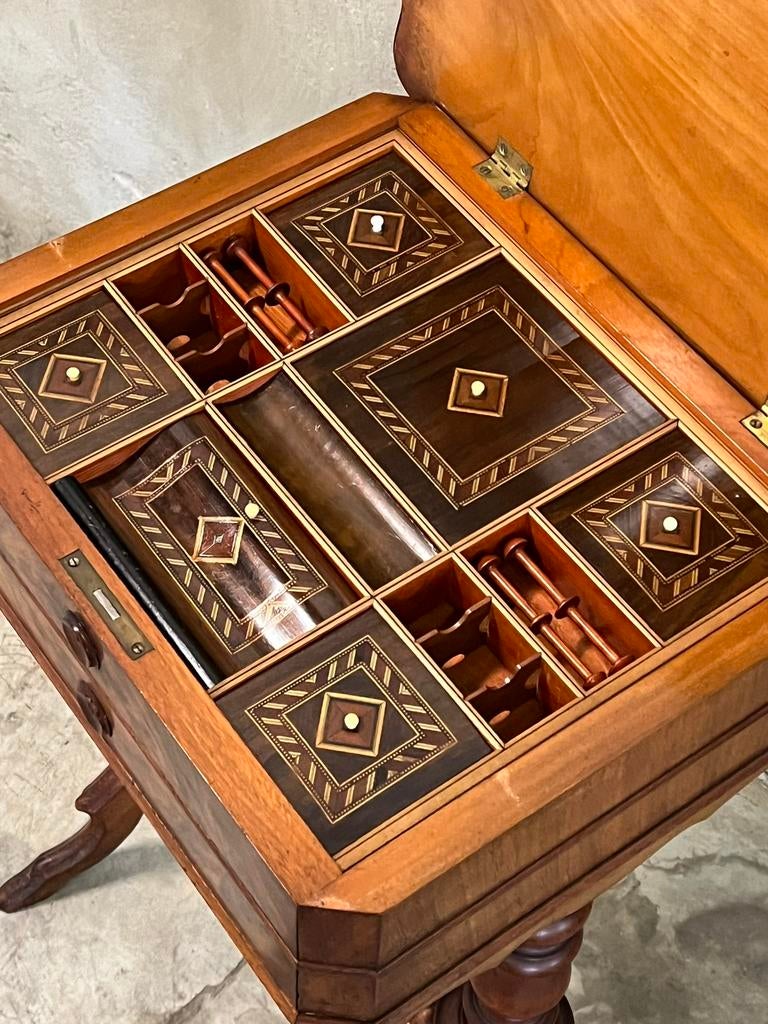 Prachtige bijzettafel, naaitafel, Antiek en Kunst, Ophalen