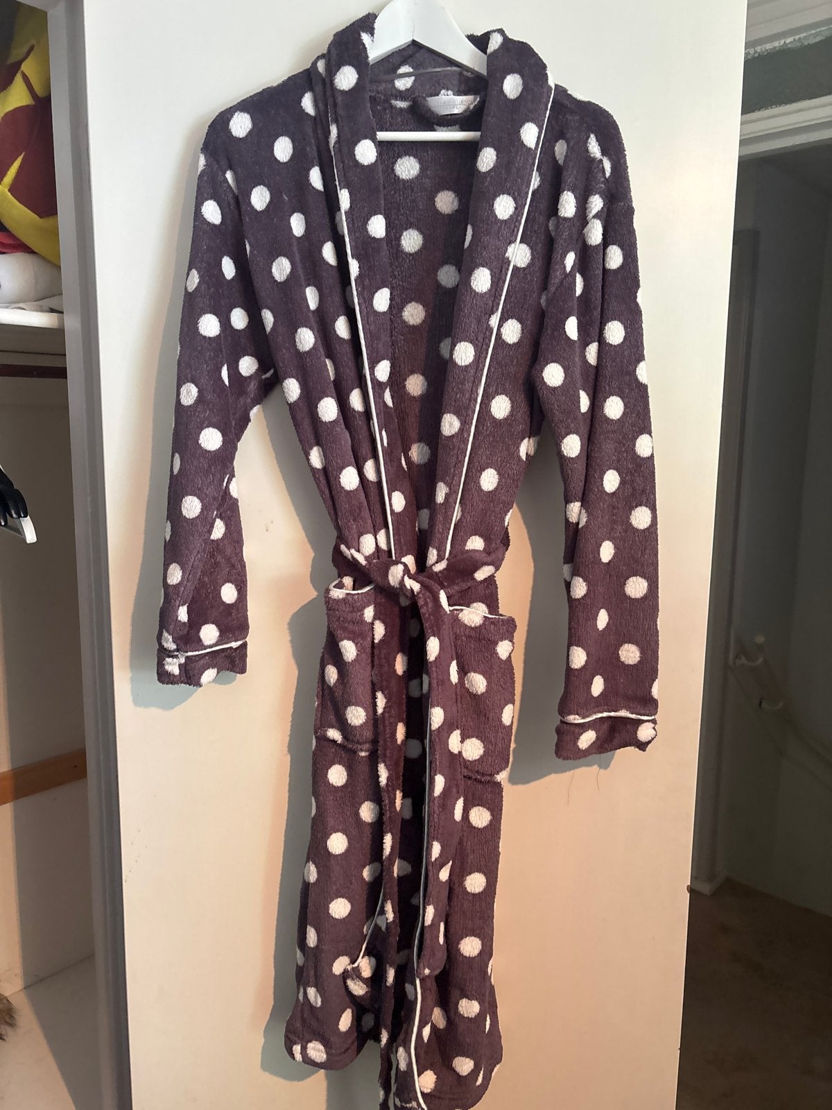 Zachte paarse badjas met witte stippen - Hunkemöller, Kleding | Dames, Ophalen of Verzenden, Gedragen, Maat 38/40 (M)