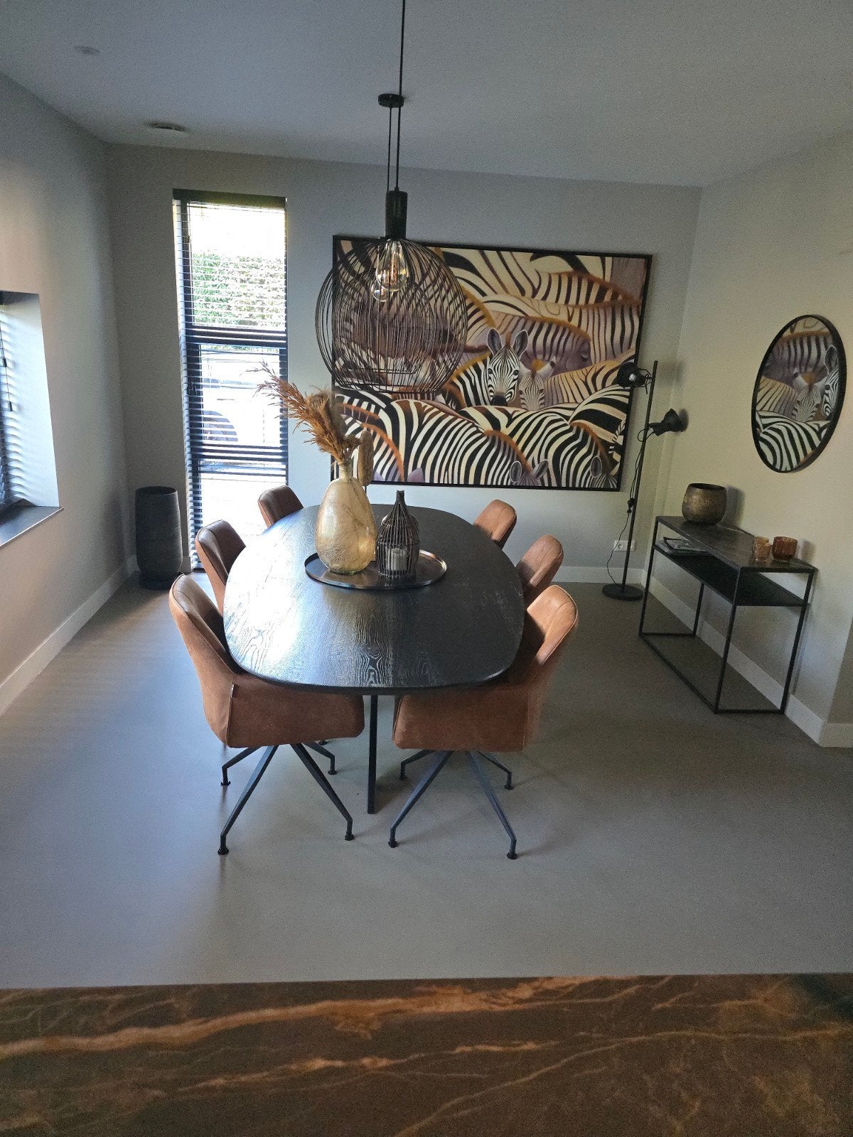 Zwart massief eiken tafel geborsteld met 6 stoelen, Huis en Inrichting, Ophalen, Zo goed als nieuw, Modern, 6 tot 8 stoelen