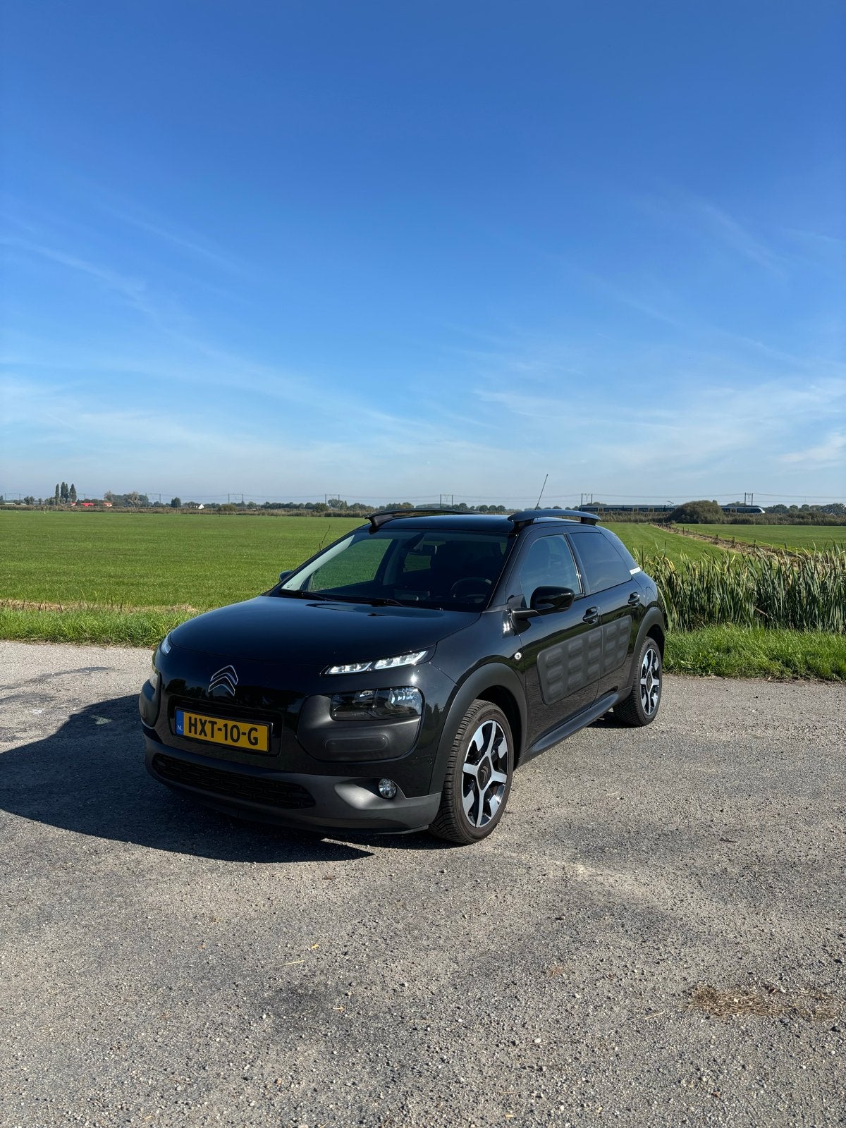 Citroën C4 Cactus 1.2 PureTech | Navi | Stoelverwarming, Voorwielaandrijving, Zwart, 1199 cc, 995 kg