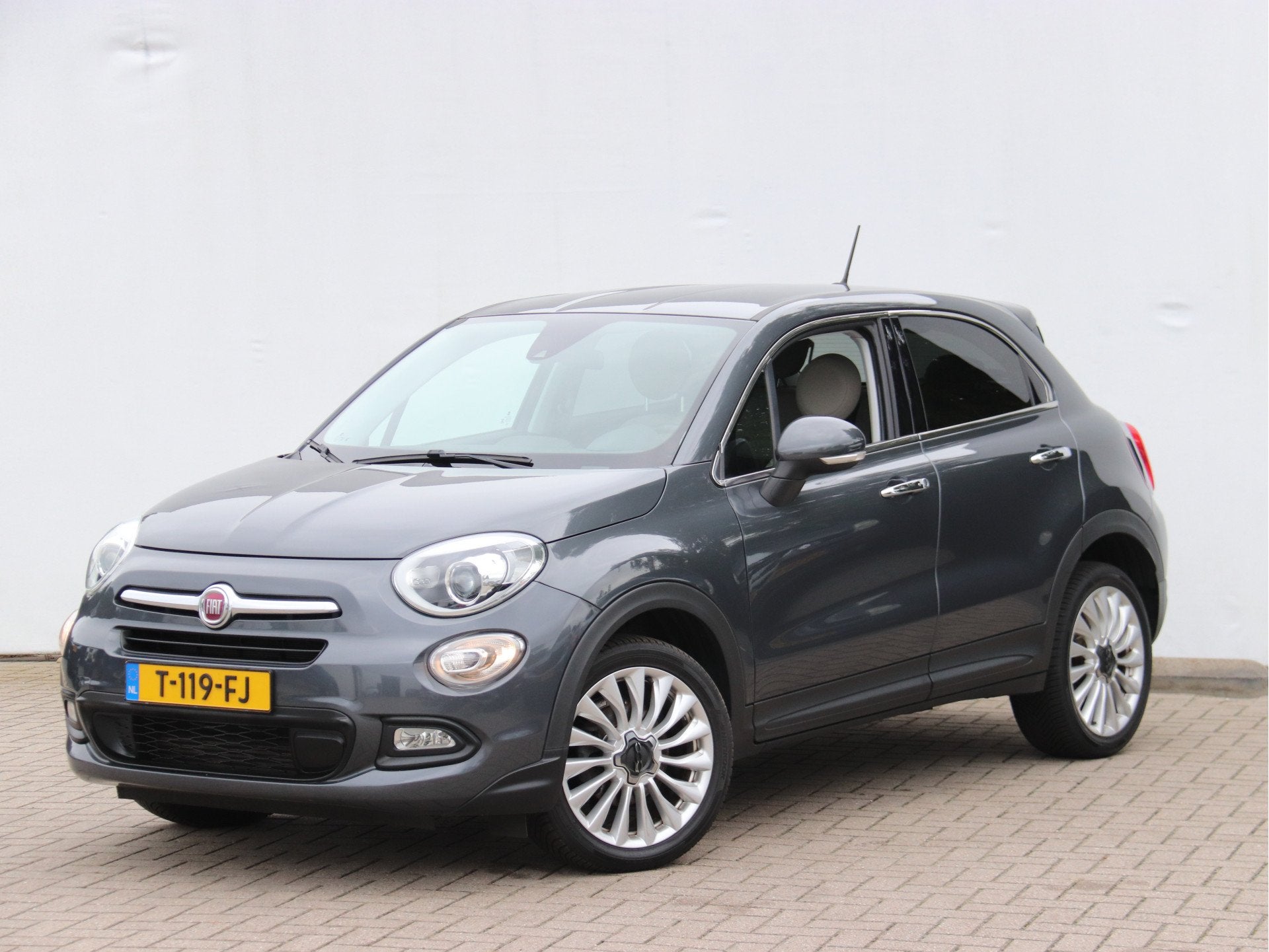 Fiat 500X 1.4 Turbo MultiAir Lounge CAMERA / NAVI / 18 INCH, Auto's, Voorwielaandrijving, Gebruikt, 4 cilinders, 500X