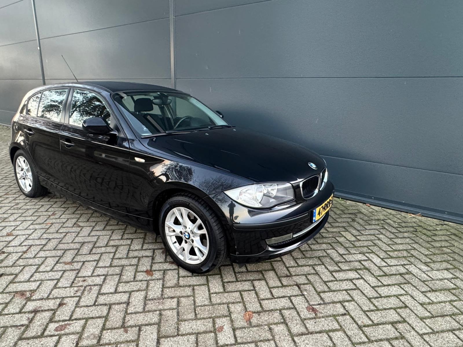 BMW 1-serie 118i Business Line, Auto's, BMW, 1-Serie, Euro 5, Achterwielaandrijving, Zwart