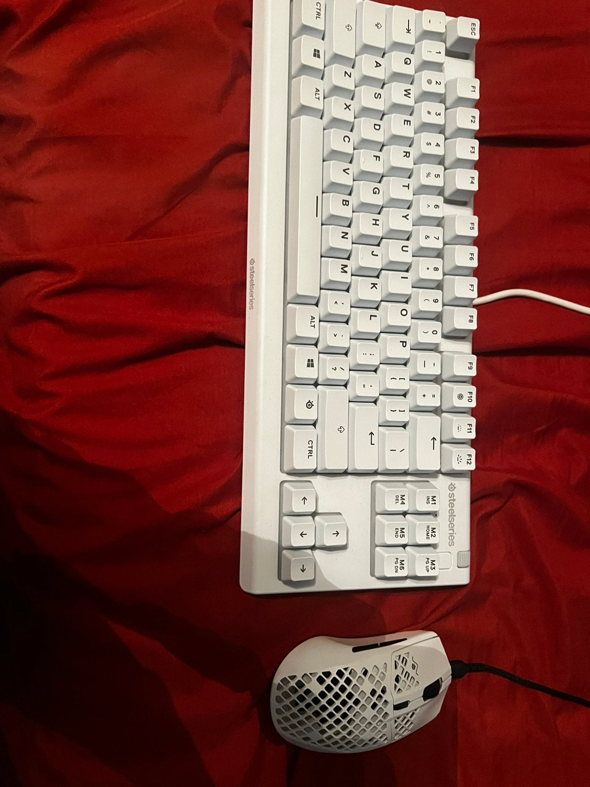 Gaming mouse en gaming keyboard lights in the keyboard mouse