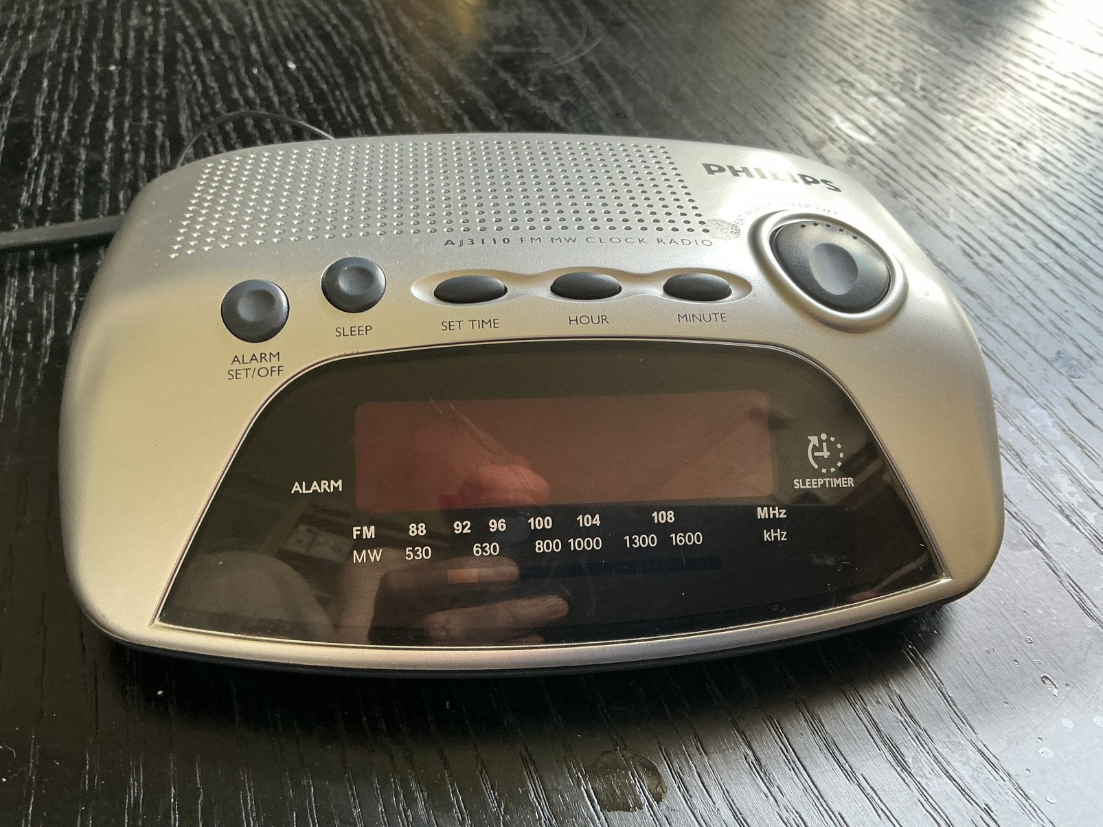 Philips AJ3110 FM/MW Wekker Radio - Compact en Functioneel, Ophalen, Zo goed als nieuw, Radio