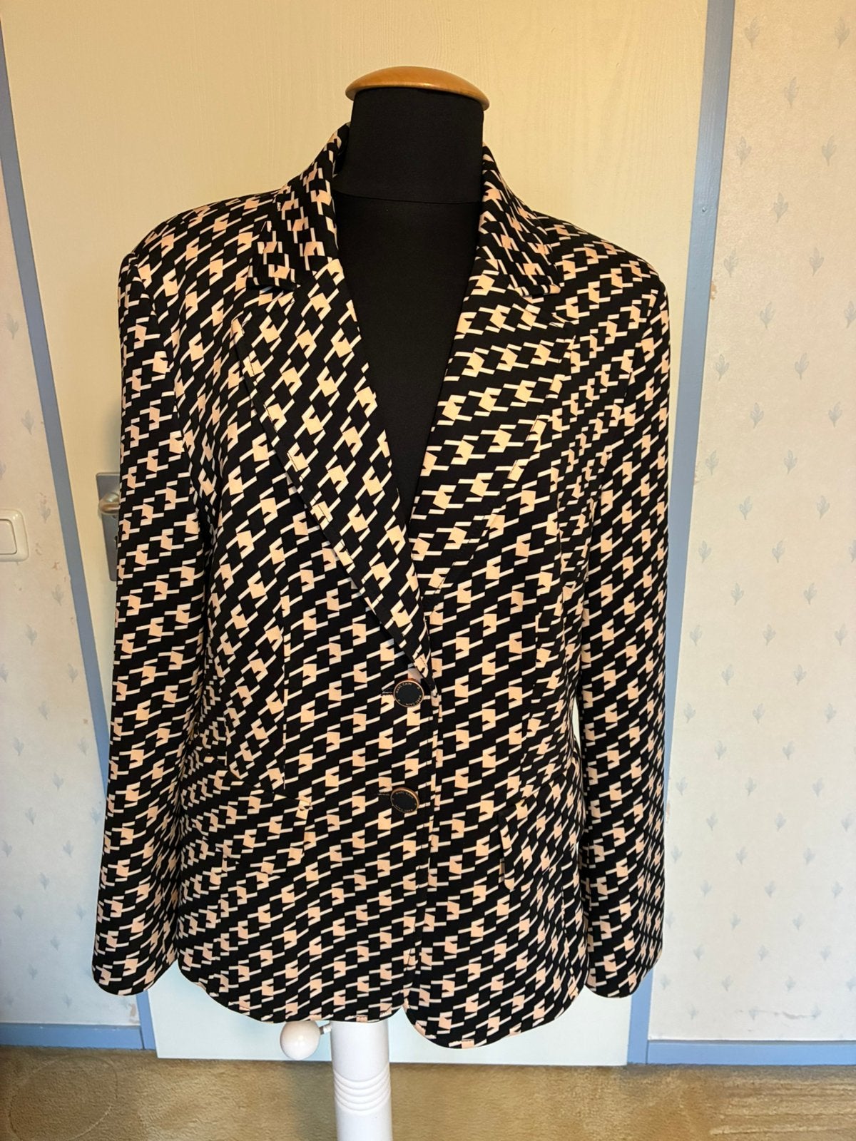 130 Marc Cain jasje in maat N7, Verzenden, Zwart, Maat 46/48 (XL) of groter, Zo goed als nieuw