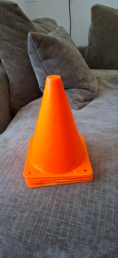 4 Gebruikte pionnen - Leuk speelgoed voor buiten, Ophalen, Gebruikt, Jongen of Meisje
