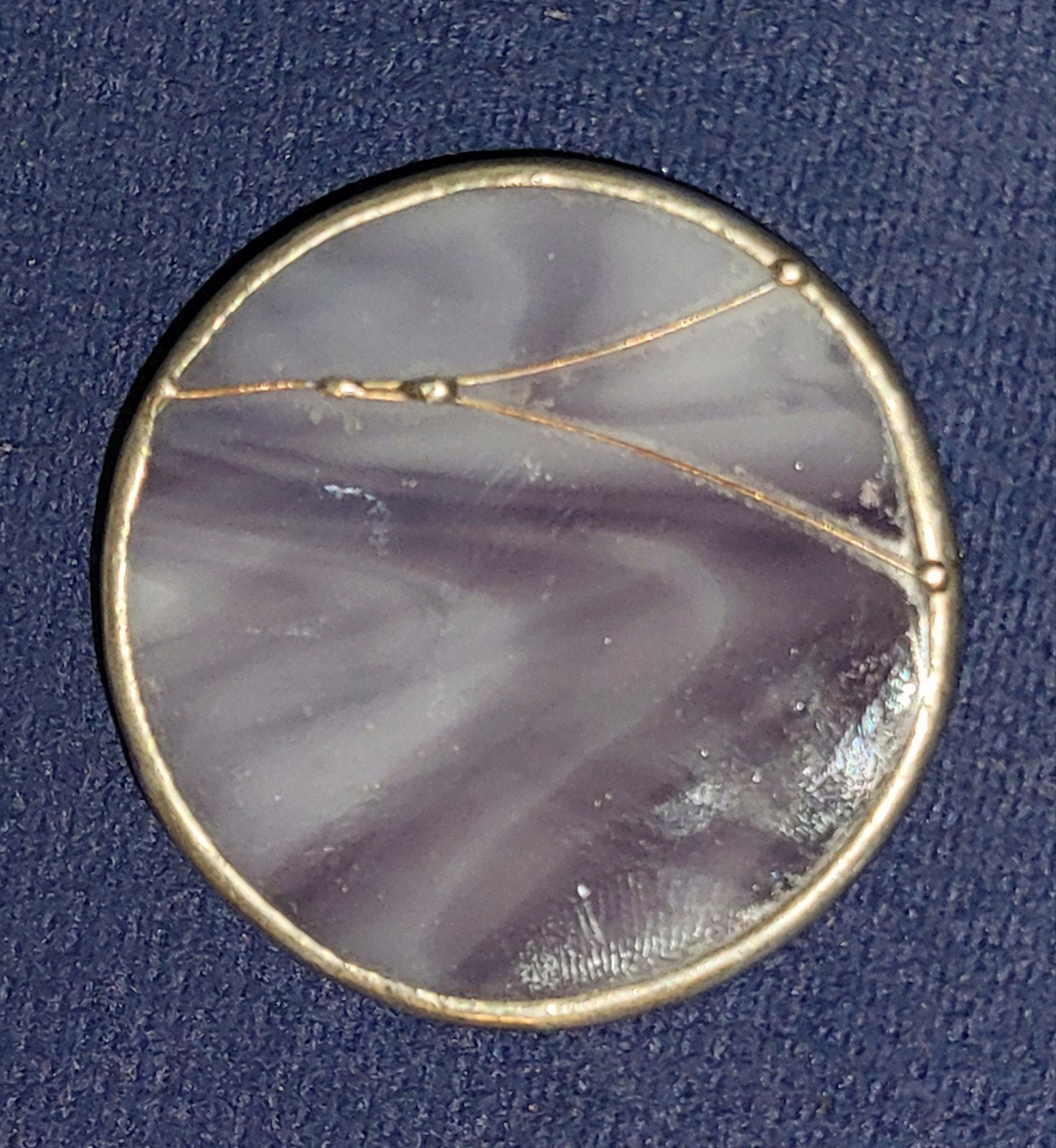 Fraaie vintage lila/paarse Foka Design glas-in-lood broche, Overige materialen, 4 tot 7 cm, Paars, Ophalen of Verzenden