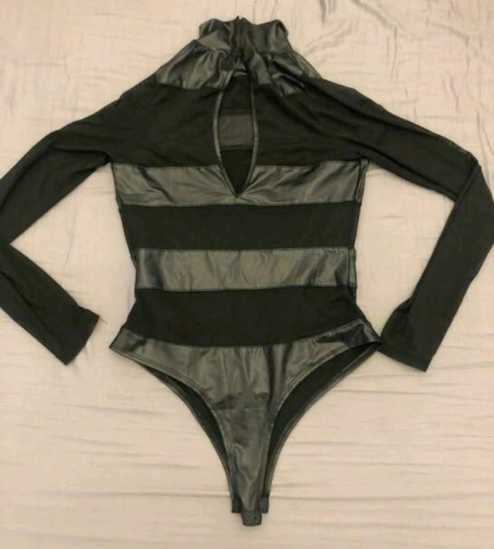 sexy wetlook body met mesh, maat S, ook voor shoot, Kleding | Dames, Ondergoed en Lingerie, Onbekend, Verzenden, Zwart, Body of Korset