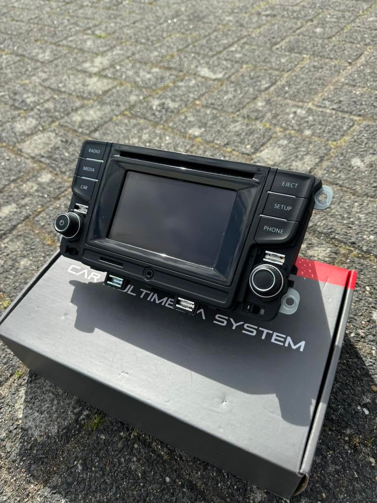 Originele volkswagen polo 2017 6c/6r radio met inbouwframe, Ophalen, Zo goed als nieuw