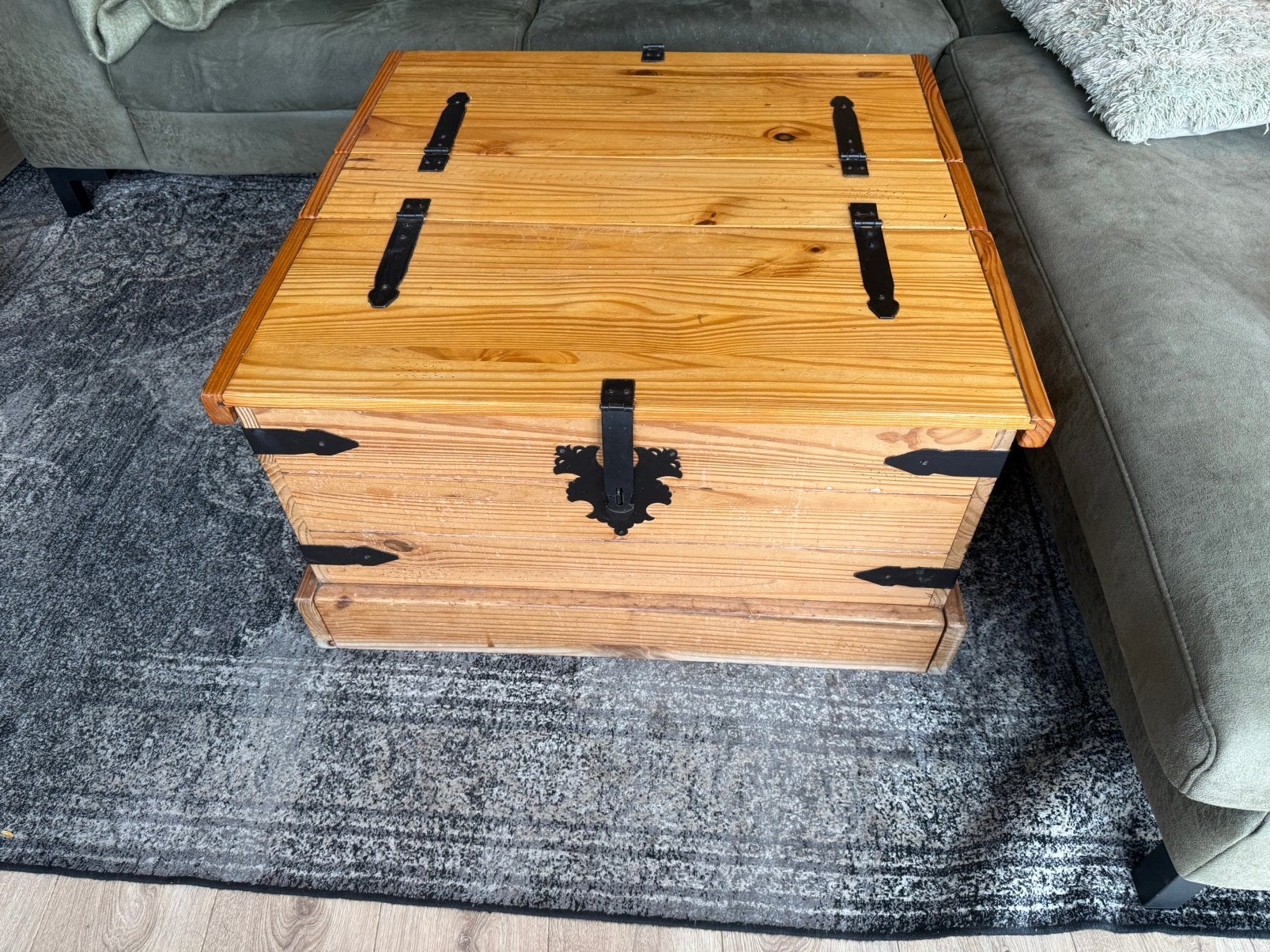 Salontafel kist, met veel opbergruimte, Ophalen, 100 tot 150 cm, 50 tot 100 cm, Zo goed als nieuw