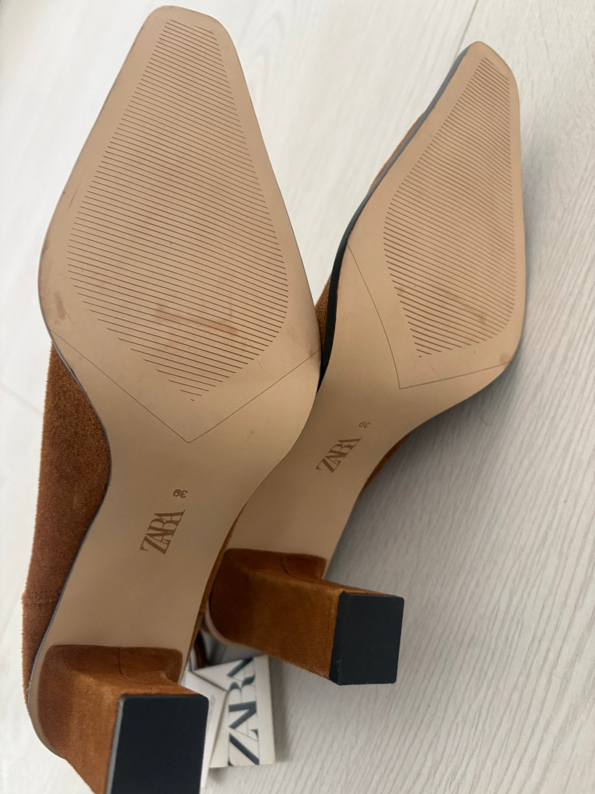 Nieuwe suede dames laarzen van Zara., Hoge laarzen, Bruin, Nieuw, Ophalen of Verzenden