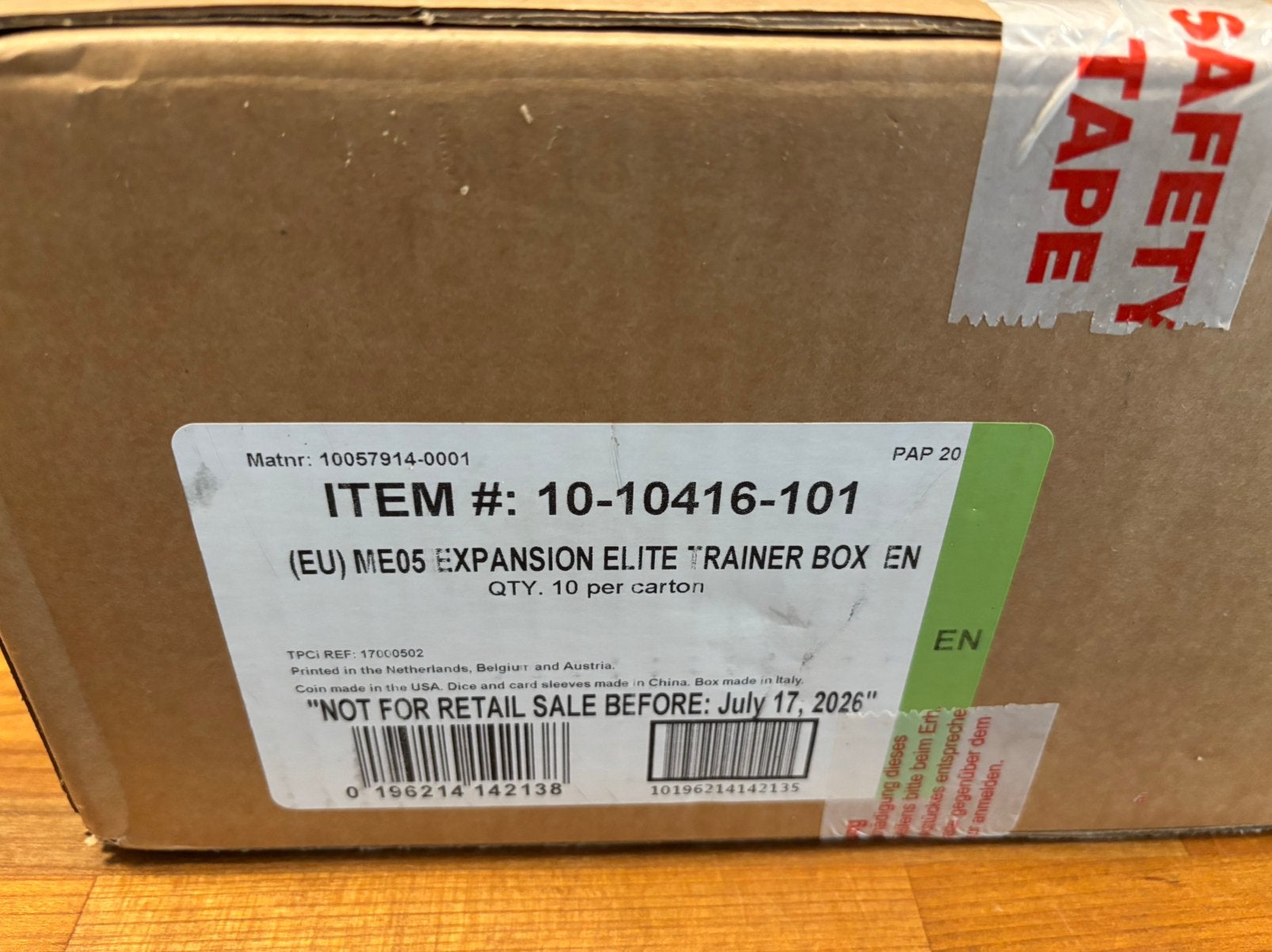 Pokemon Pitch Black Elite Trainer Box sealed case, Ophalen, Nieuw, Meerdere kaarten, Foil