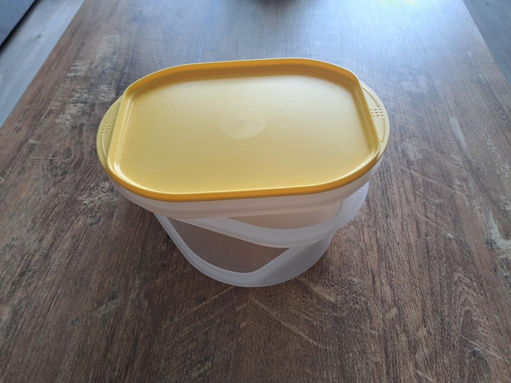 Tupperware Vleeswaren Doos - Geel Deksel, Huis en Inrichting, Keuken | Tupperware, Ophalen, Gebruikt, Geel, Overige typen