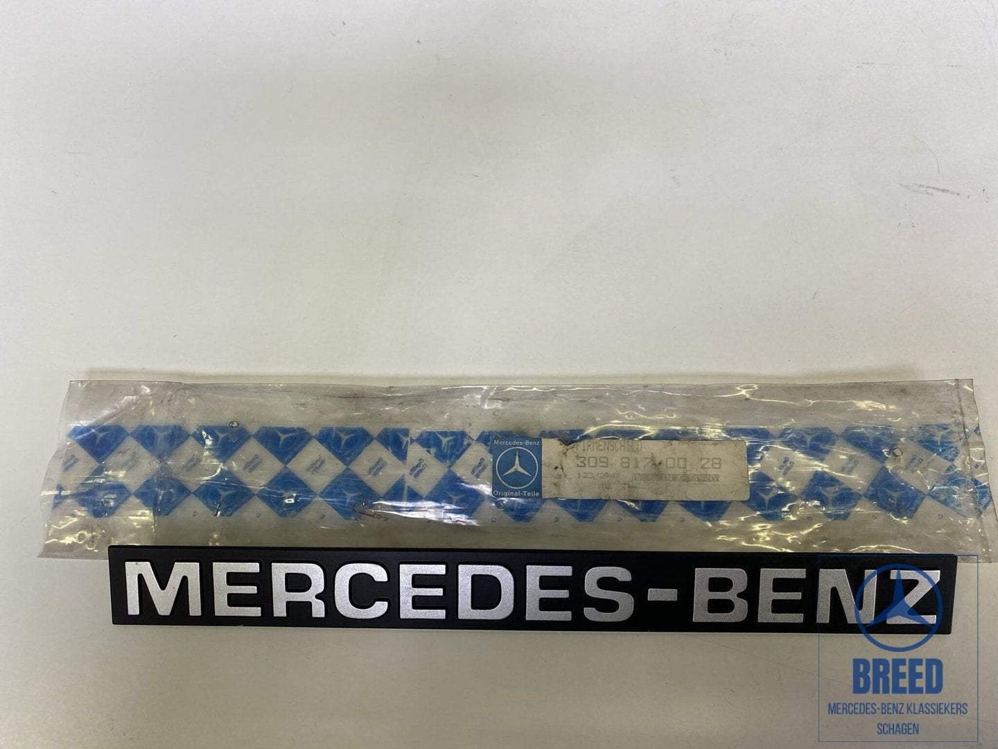 NOS Mercedes embleem voor Mercedes-Benz 309 310 313 601 611, Auto-onderdelen, -, Nieuw, Ophalen of Verzenden, -