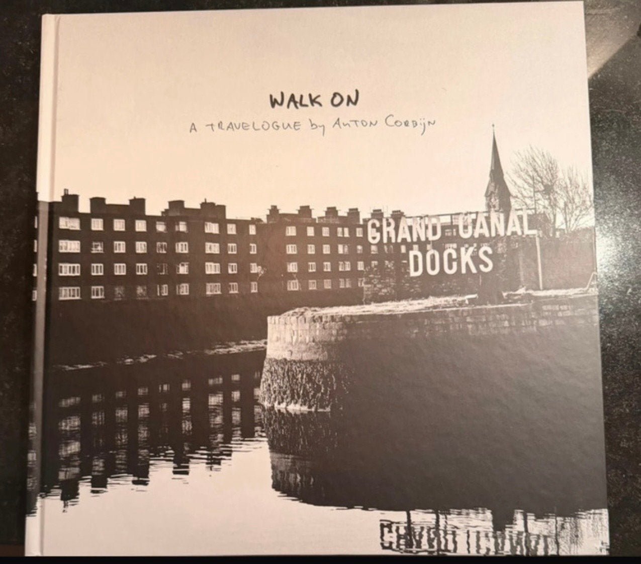Anton Corbijn - U2: Walk On -a Travelogue- exclusief boek, Boeken, Kunst en Cultuur | Fotografie en Design, Nieuw, Fotografen