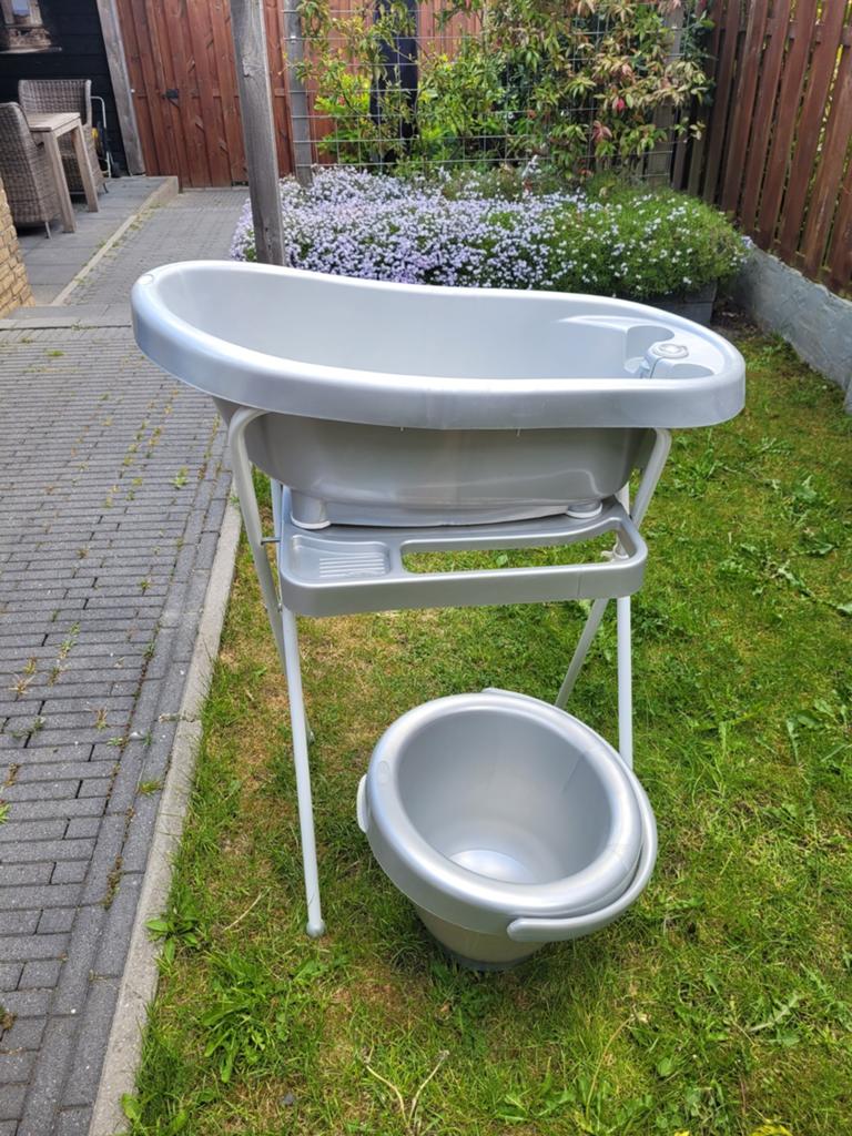 Bébé-jou babybadje met standaard en thermometer, Ophalen, Gebruikt, Badje, Bébé-jou