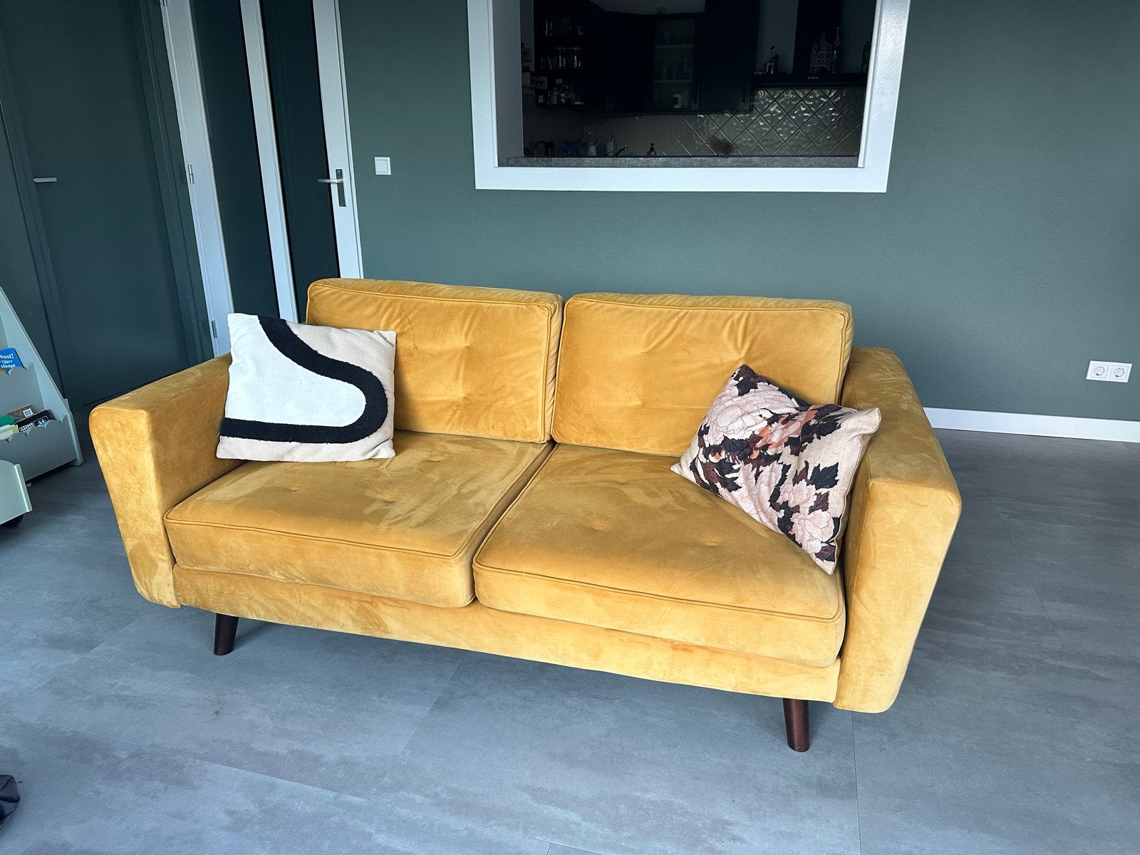 Ruime 2-zits bank, velvet okergeel, Ophalen, 150 tot 200 cm, Tweepersoons, 75 tot 100 cm