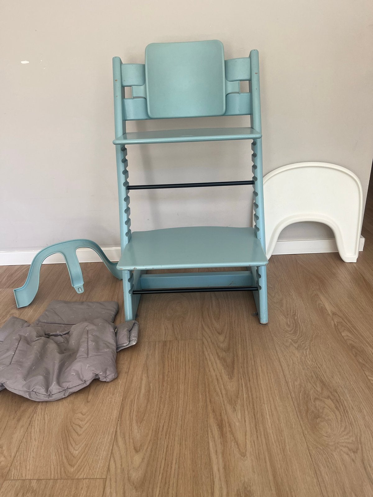 Stokke Tripp Trapp Stoel met Babyset, Kussenset en Tafelblad, Kinderen en Baby's, Ophalen, Gebruikt, Meegroeistoel, Afneembaar eetblad