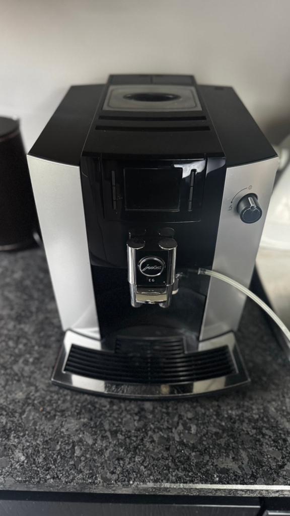 Jura E6, Witgoed en Apparatuur, 10 kopjes of meer, Ophalen of Verzenden, Koffiemachine