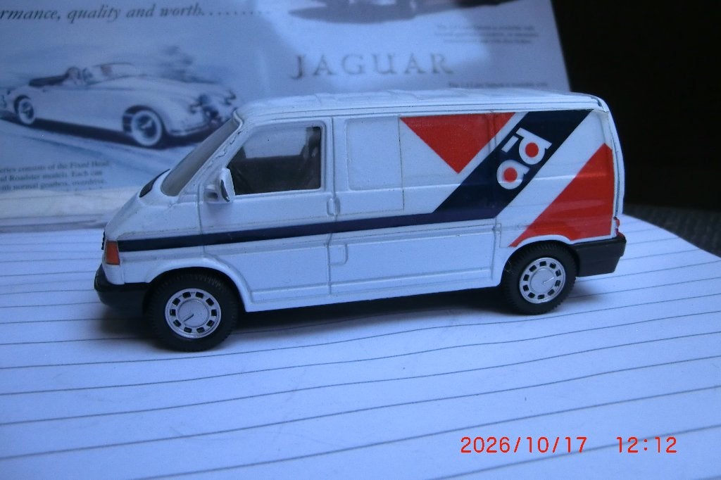 2x VW bus T4 Hongwell/Roadrunner 1:43, Ophalen of Verzenden, Zo goed als nieuw, Auto, Overige merken