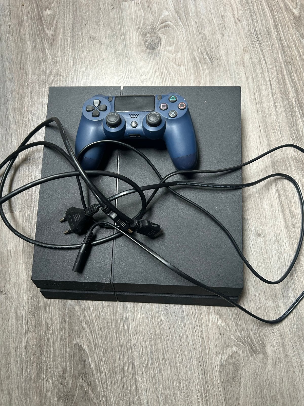 Playstation 4 met controller en kabels, Spelcomputers en Games, Ophalen, Met 1 controller, Original, 500 GB