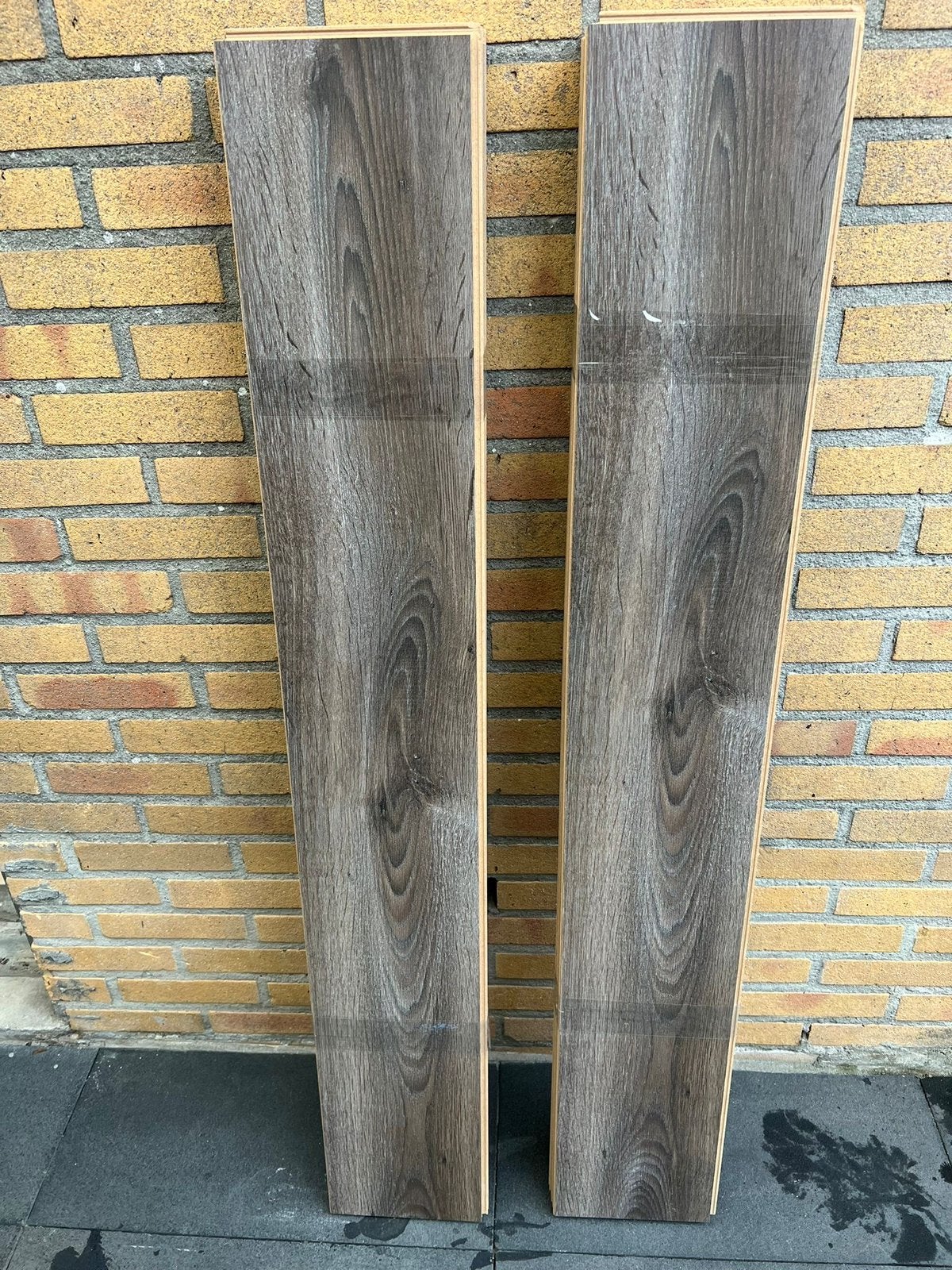 Houtlook klik laminaat grijsbruin/taupe, 90m2 2 jaar oud, Ophalen, Gebruikt, 50 tot 150 cm, 10 m² of meer