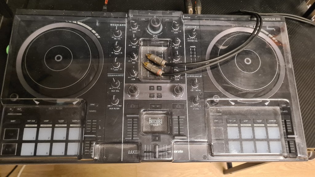Complete DJ-set: Hercules Impulse 500 met Vonyx speakers
