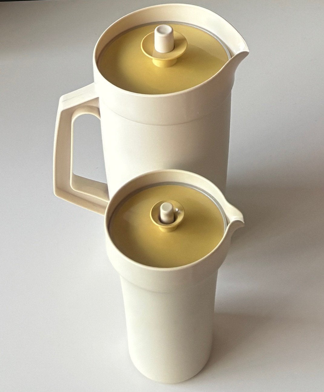 2 Vintage TUPPERWARE kannen/bekers - crème/beige, Ophalen of Verzenden, Zo goed als nieuw