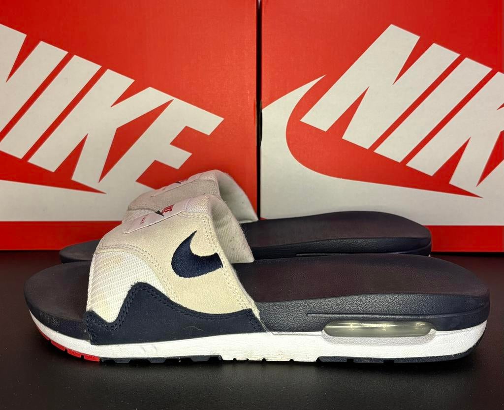 Nike Air Max 1 Slides Obsidian University Red mt. 44, Slippers, Blauw, Ophalen of Verzenden, Zo goed als nieuw